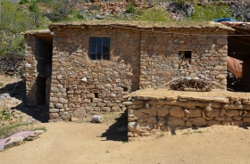 TOSUNPINAR KÖYÜ ZEKİ UYGAN EVİ