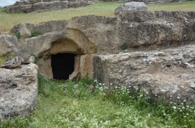 YOLVEREN KÖYÜ 1 NOLU KAYA MEZAR