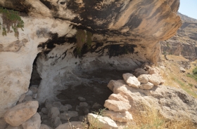 KADIRGA CAVES ROCK GRAVES NO. 4