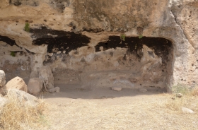 KADIRGA CAVES ROCK GRAVES NO. 3