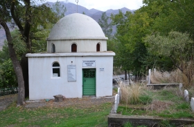 ŞEYH NASREDDİN TÜRBE VE MEZARLIK ALANI